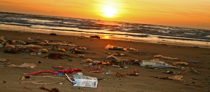 Científicos: Hay 30 veces más plástico en el fondo del océano que en la superficie