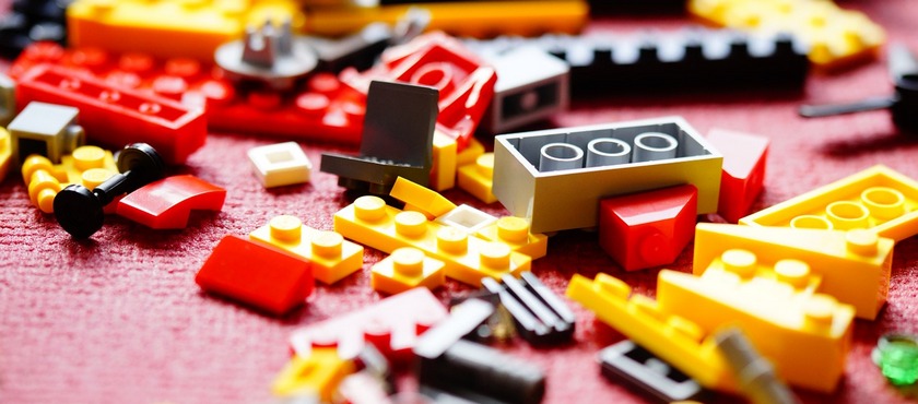 Lego ha desarrollado sus primeros cubos hechos con botellas de plástico recicladas